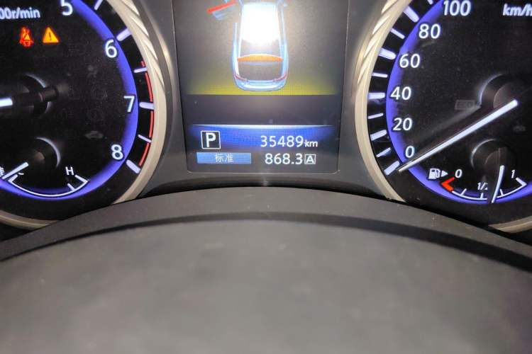 Used Infiniti Q50L 2016 2.0T Ambition Edition Odometer Close Up