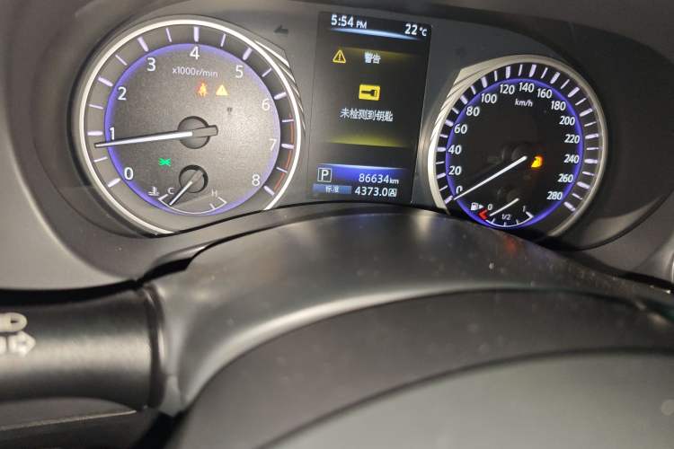Used Infiniti Q50L 2016 2.0T Comfort Edition Odometer Close Up