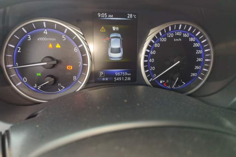 Used Infiniti Q50L 2016 2.0T Enjoyment Edition Odometer Close Up