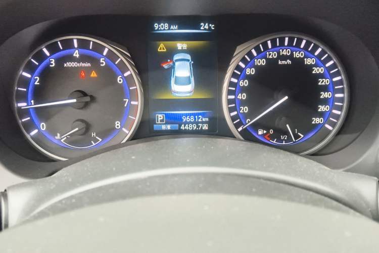 Used Infiniti Q50L 2016 2.0T Comfort Edition Odometer Close Up