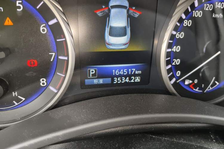 Used Infiniti Q50L 2016 2.0T Luxury Edition Odometer Close Up