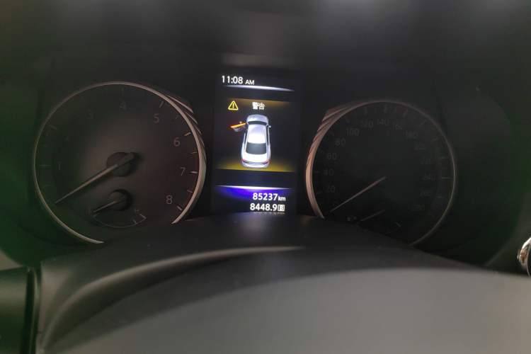 Used Infiniti Q50L 2016 2.0T Enjoyment Edition Odometer Close Up