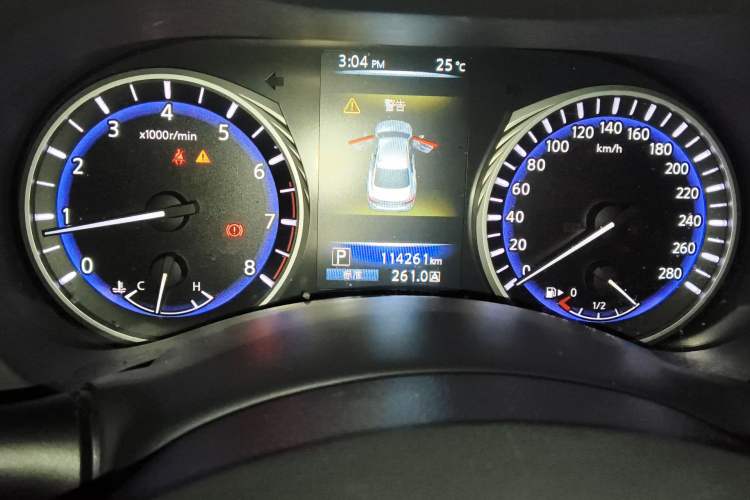 Used Infiniti Q50L 2016 2.0T Enjoyment Edition Odometer Close Up