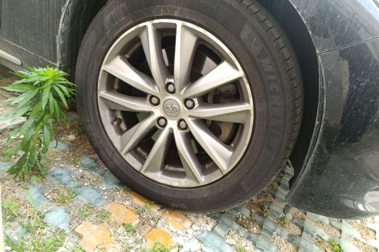 Used Infiniti Q50L 2016 2.0T Comfort Edition Right Front Wheel Hub