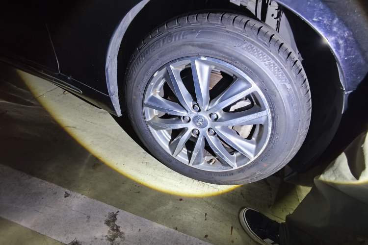 Used Infiniti Q50L 2016 2.0T Enjoyment Edition Right Front Wheel Hub