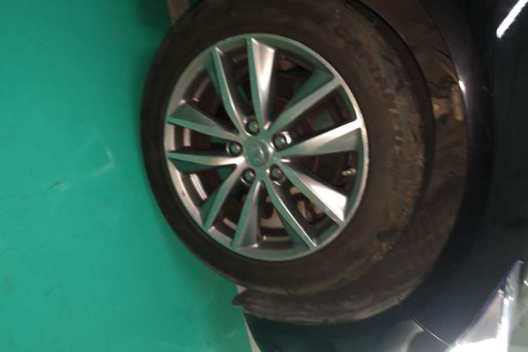 Used Infiniti Q50L 2016 2.0T Comfort Edition Right Front Wheel Hub