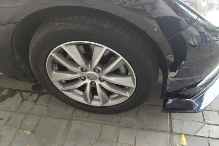 Used Infiniti Q50L 2016 2.0T Comfort Edition Right Front Wheel Hub