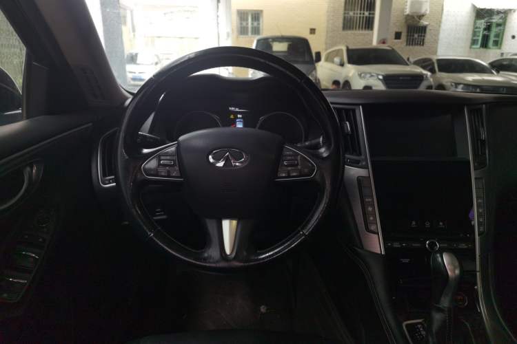 Used Infiniti Q50L 2016 2.0T Enjoyment Edition Steering Wheel