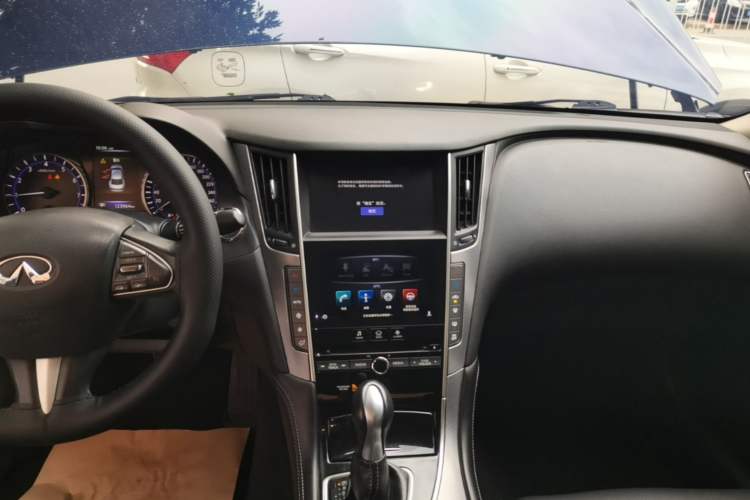 Used Infiniti Q50L 2016 2.0T Enjoyment Edition Audio And AC Panel