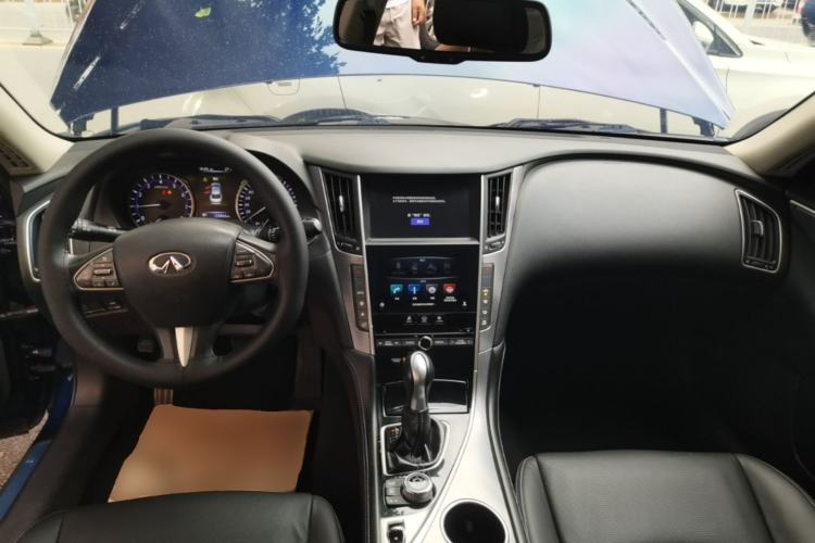 Used Infiniti Q50L 2016 2.0T Enjoyment Edition Center Console