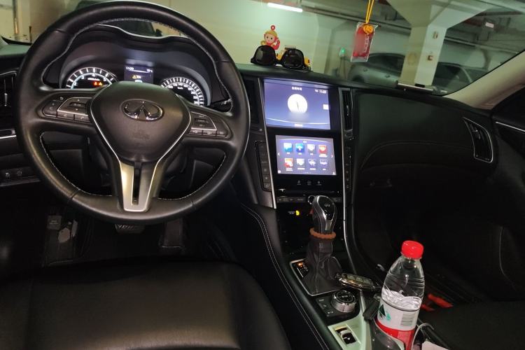 Used Infiniti Q50L 2016 2.0T Enjoyment Edition Center Console