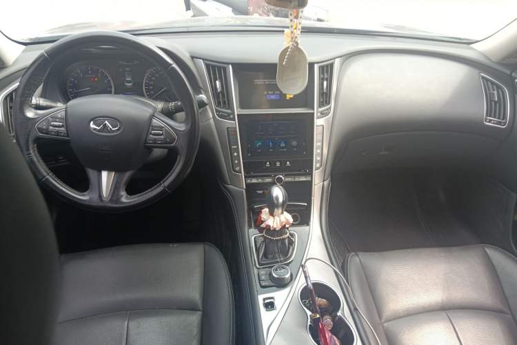 Used Infiniti Q50L 2016 2.0T Enjoyment Edition Center Console