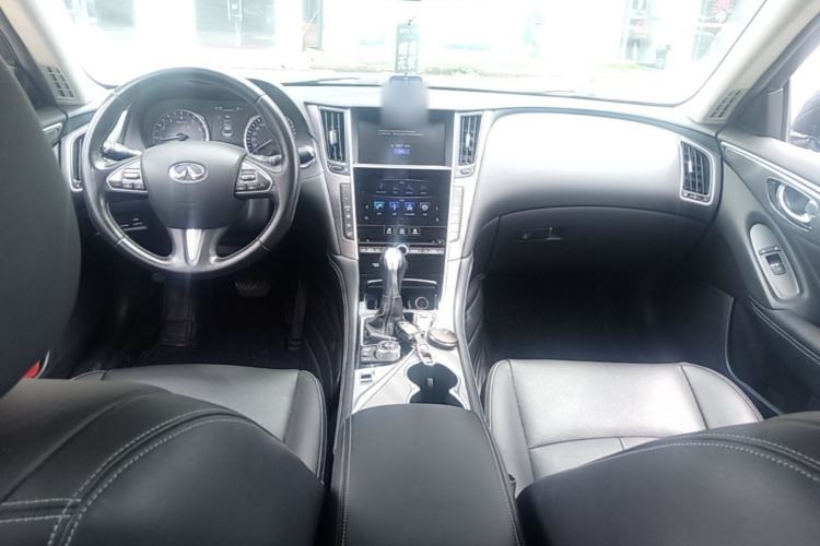 Used Infiniti Q50L 2016 2.0T Enjoyment Edition Center Console