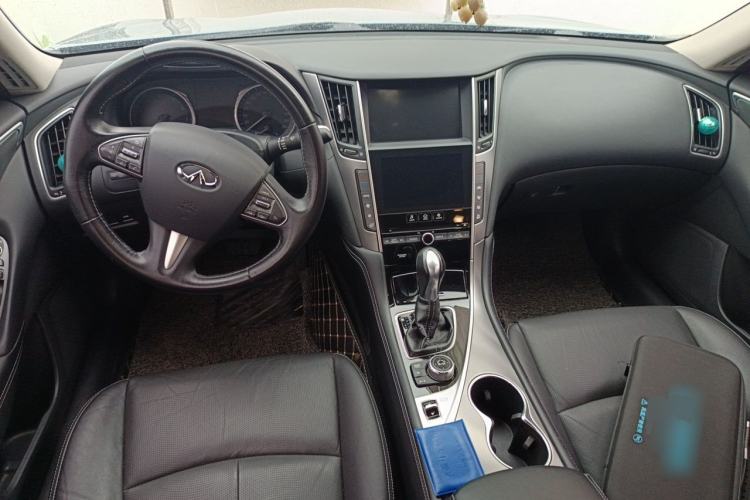 Used Infiniti Q50L 2016 2.0T Enjoyment Edition Center Console