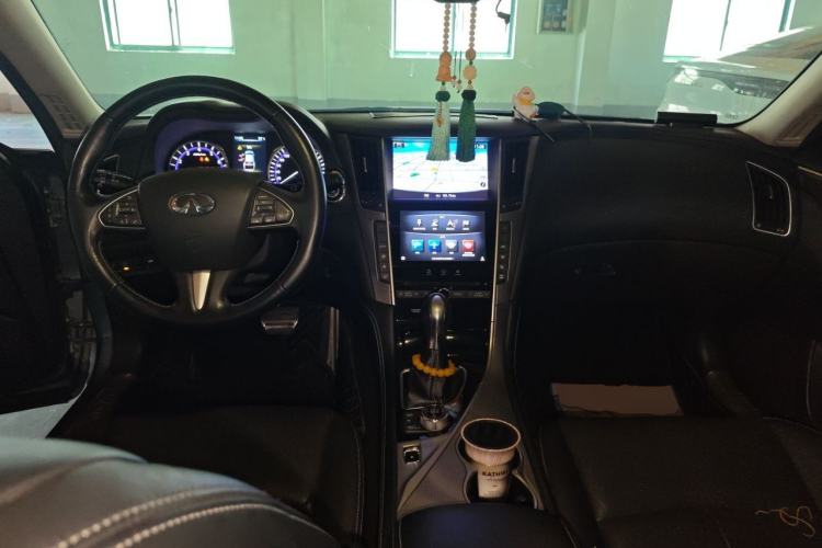 Used Infiniti Q50L 2016 2.0T Ambition Edition Center Console