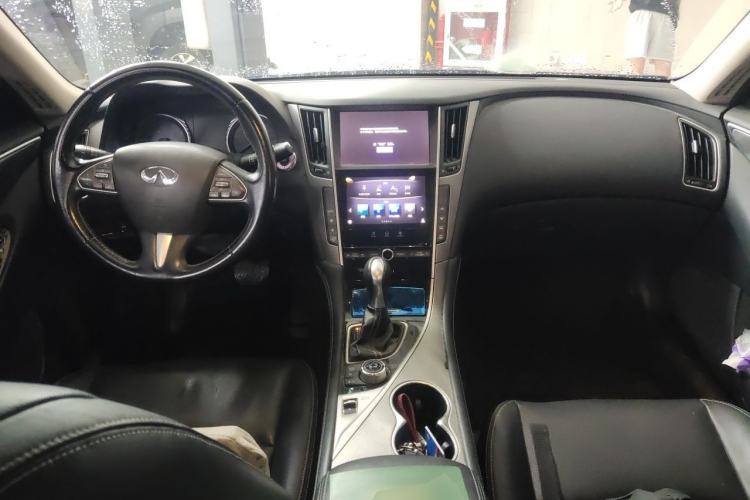 Used Infiniti Q50L 2016 2.0T Enjoyment Edition Center Console