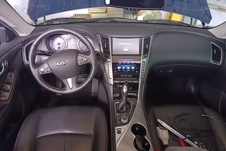 Used Infiniti Q50L 2016 2.0T Ambition Edition Center Console
