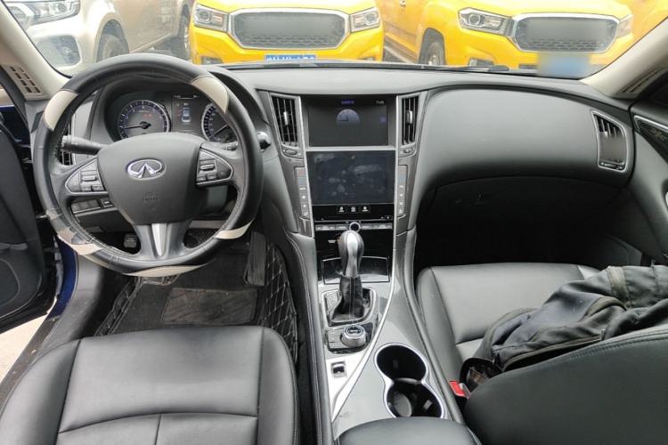 Used Infiniti Q50L 2016 2.0T Comfort Edition Center Console