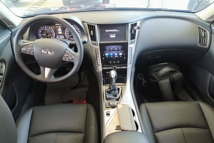 Used Infiniti Q50L 2016 2.0T Enjoyment Edition Center Console
