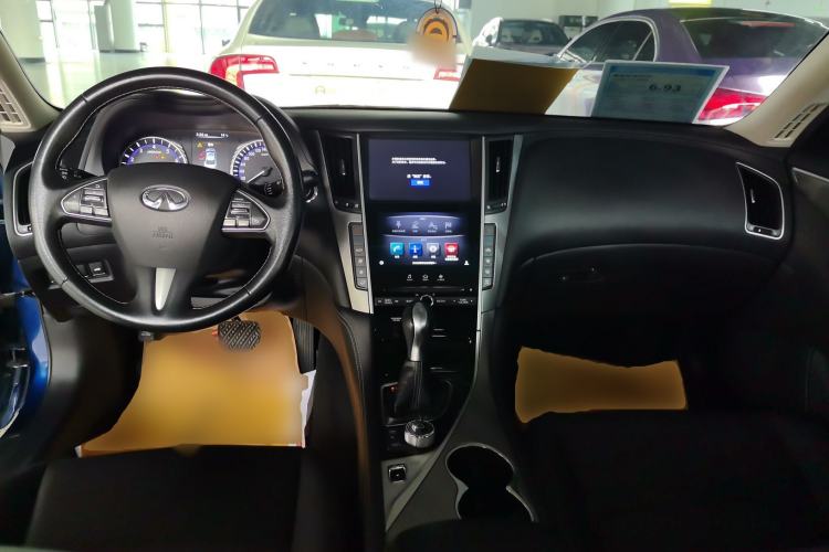 Used Infiniti Q50L 2016 2.0T Ambition Edition Center Console