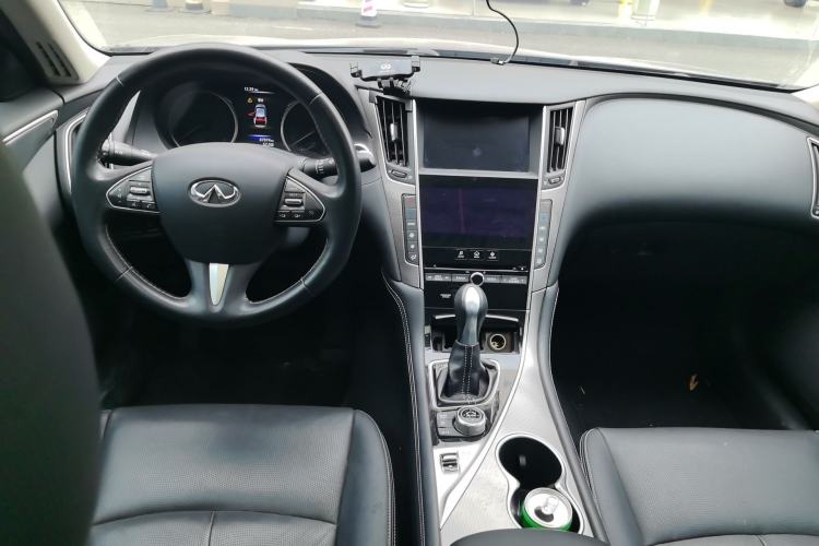 Used Infiniti Q50L 2016 2.0T Enjoyment Edition Center Console