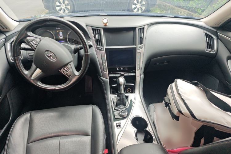 Used Infiniti Q50L 2016 2.0T Enjoyment Edition Center Console