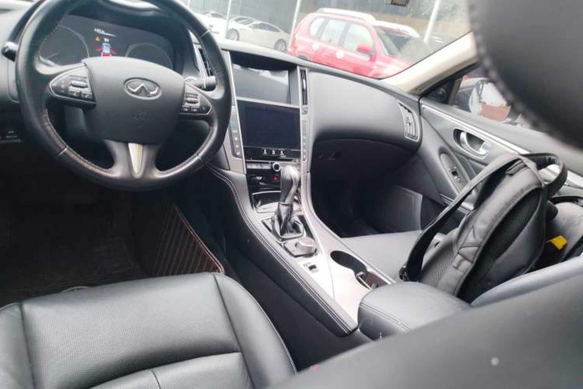 Used Infiniti Q50L 2016 2.0T Enjoyment Edition Center Console