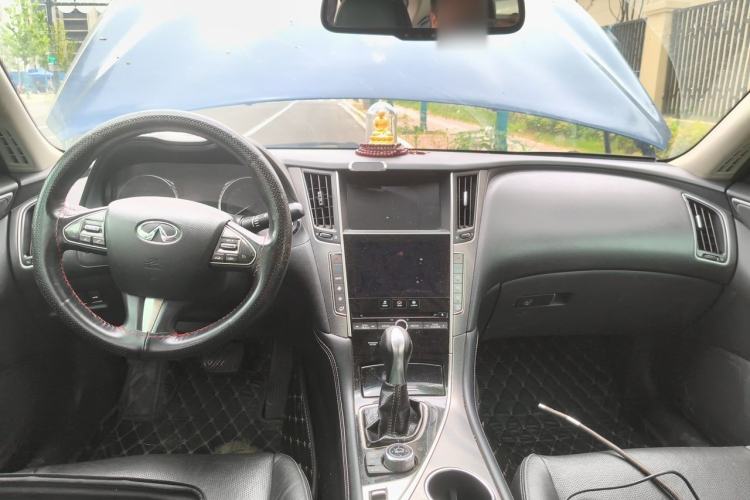 Used Infiniti Q50L 2016 2.0T Enjoyment Edition Center Console