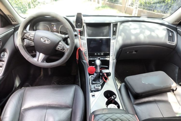 Used Infiniti Q50L 2016 2.0T Enjoyment Edition Center Console