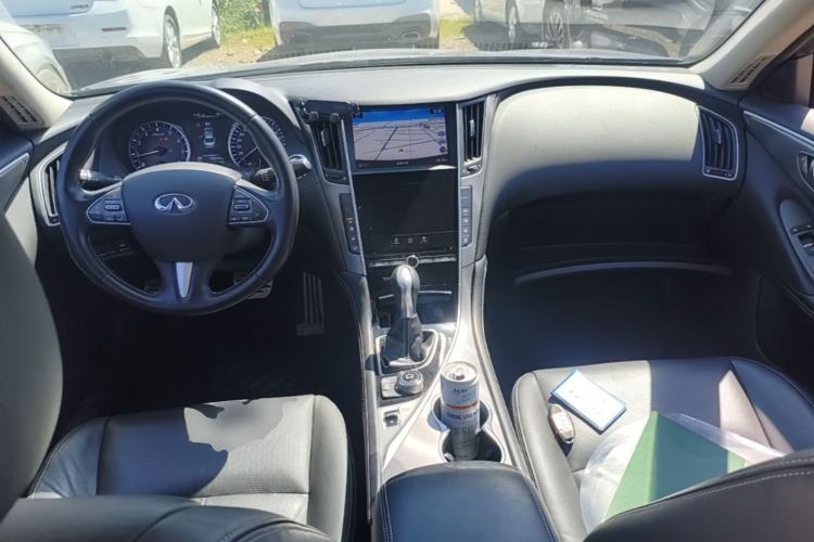 Used Infiniti Q50L 2016 2.0T Enjoyment Edition Center Console