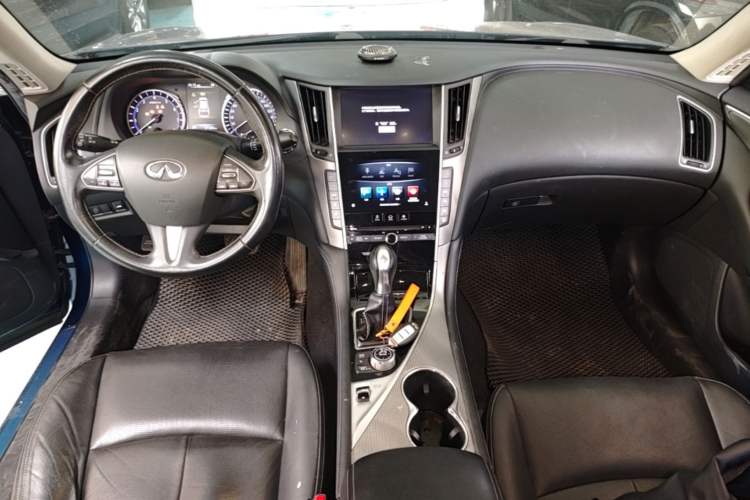 Used Infiniti Q50L 2016 2.0T Ambition Edition Center Console