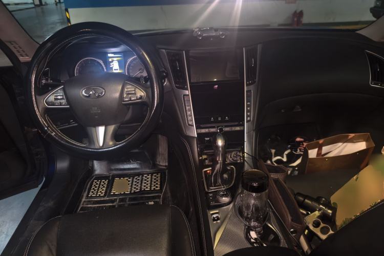 Used Infiniti Q50L 2016 2.0T Enjoyment Edition Center Console
