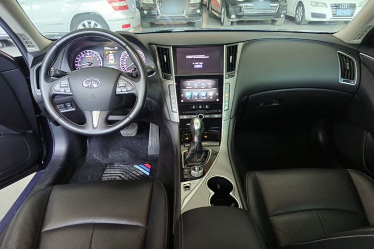 Used Infiniti Q50L 2016 2.0T Enjoyment Edition Center Console