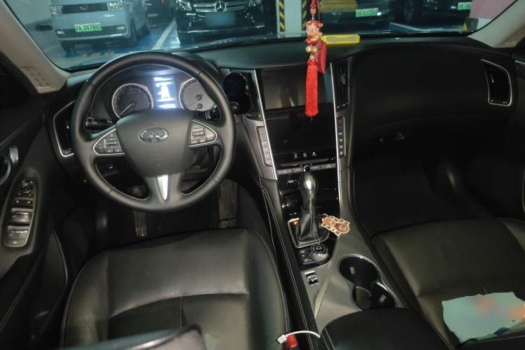 Used Infiniti Q50L 2016 2.0T Ambition Edition Center Console