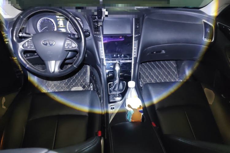 Used Infiniti Q50L 2016 2.0T Comfort Edition Center Console