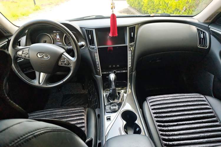 Used Infiniti Q50L 2016 2.0T Comfort Edition Center Console