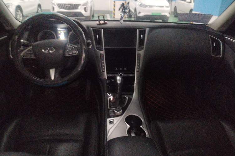 Used Infiniti Q50L 2016 2.0T Ambition Edition Center Console