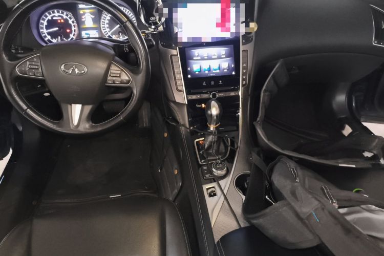 Used Infiniti Q50L 2016 2.0T Ambition Edition Center Console
