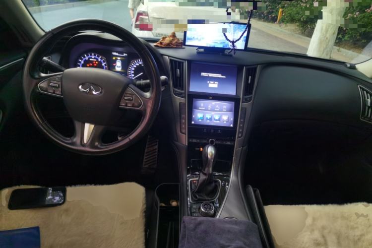 Used Infiniti Q50L 2016 2.0T Enjoyment Edition Center Console