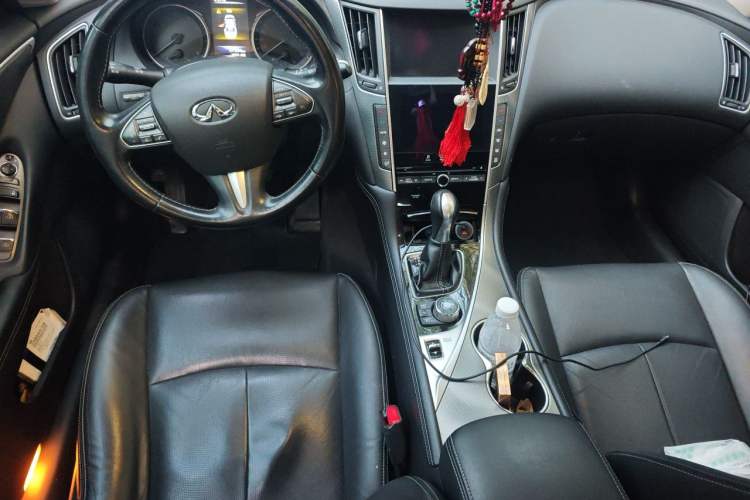 Used Infiniti Q50L 2016 2.0T Ambition Edition Center Console