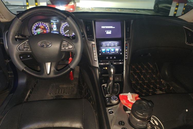 Used Infiniti Q50L 2016 2.0T Enjoyment Edition Center Console