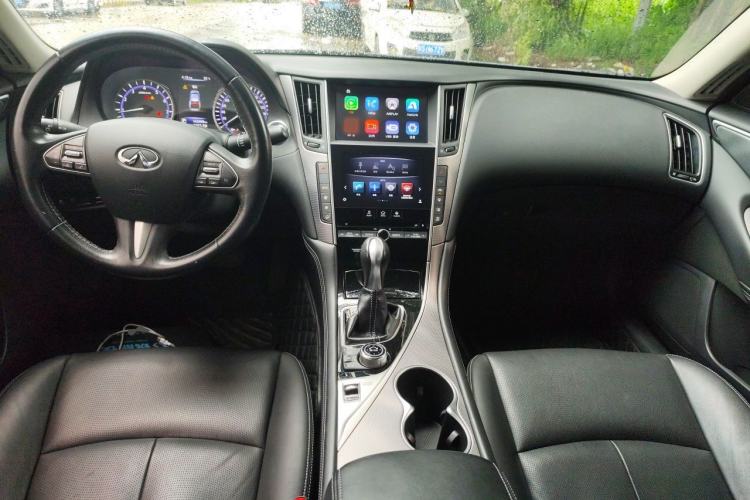 Used Infiniti Q50L 2016 2.0T Enjoyment Edition Center Console