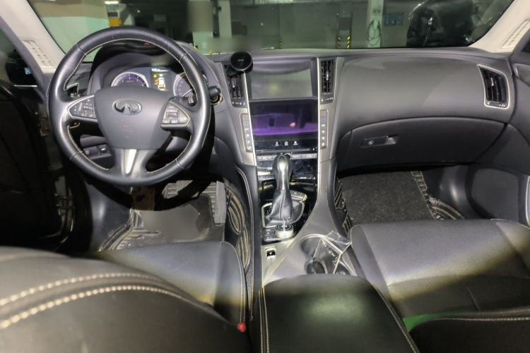 Used Infiniti Q50L 2016 2.0T Enjoyment Edition Center Console