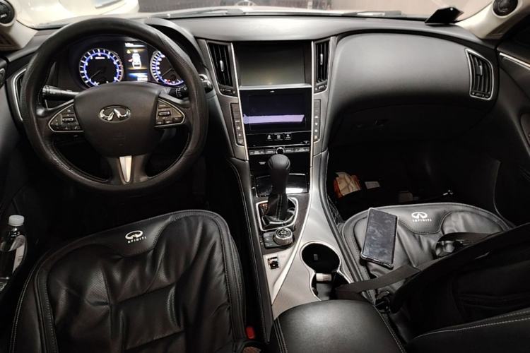 Used Infiniti Q50L 2016 2.0T Enjoyment Edition Center Console