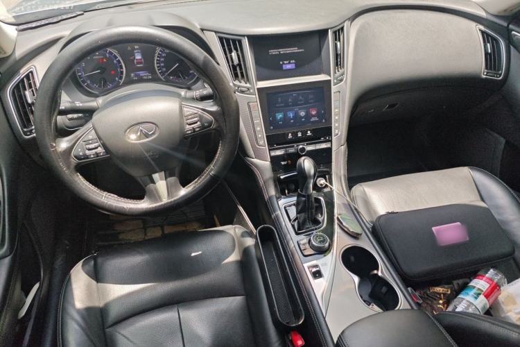 Used Infiniti Q50L 2016 2.0T Enjoyment Edition Center Console