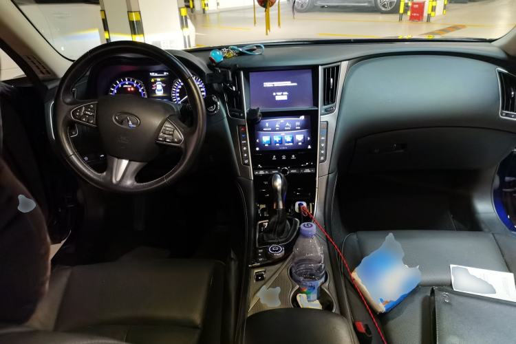 Used Infiniti Q50L 2016 2.0T Ambition Edition Center Console