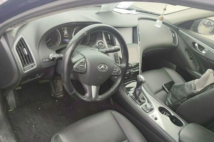 Used Infiniti Q50L 2016 2.0T Ambition Edition Center Console