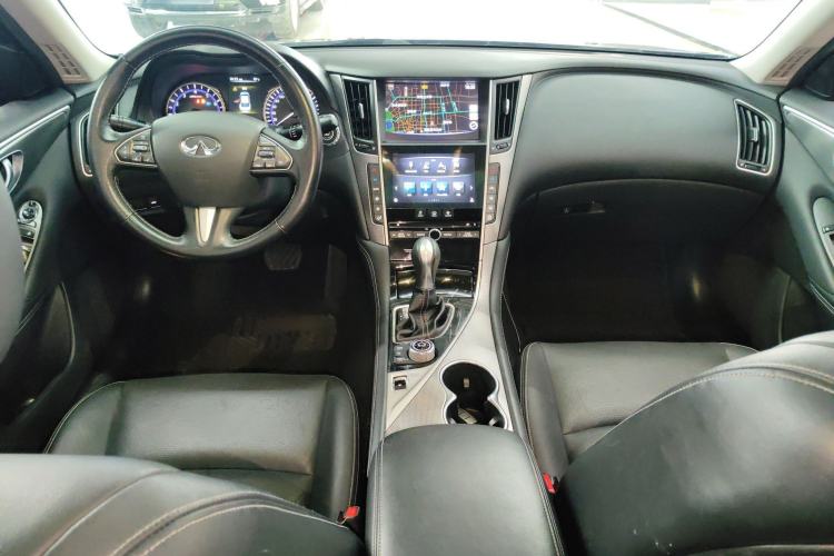 Used Infiniti Q50L 2016 2.0T Ambition Edition Center Console