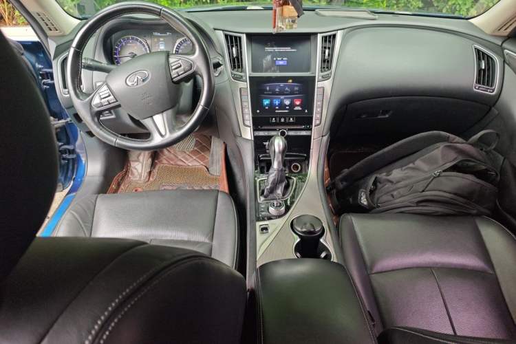 Used Infiniti Q50L 2016 2.0T Ambition Edition Center Console