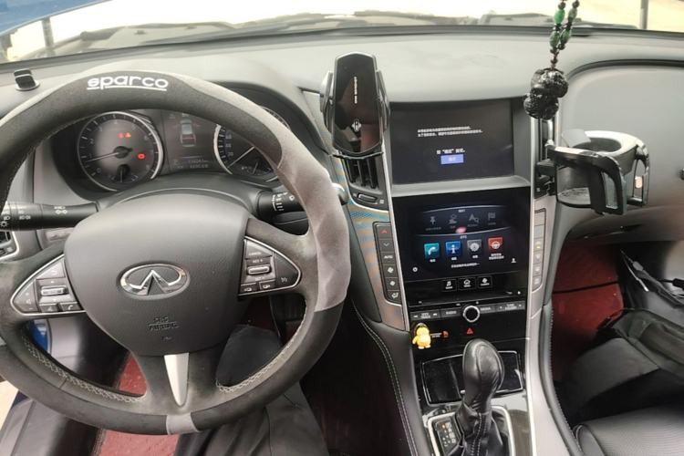 Used Infiniti Q50L 2016 2.0T Ambition Edition Center Console